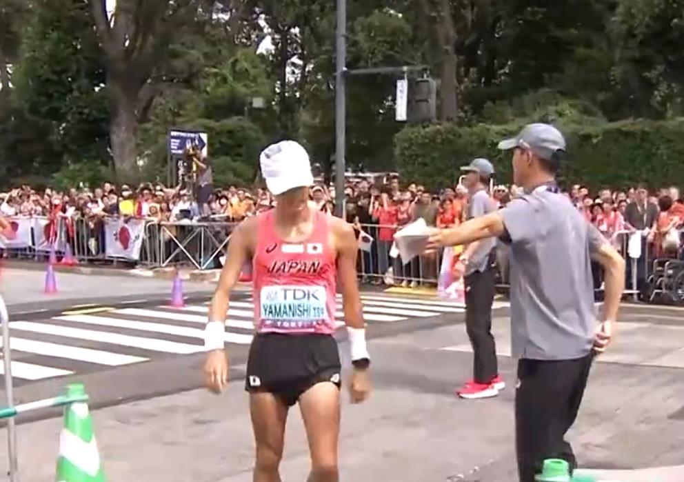 这是中国队, 的王朝朝却, 至场外赛道 这是中国队, 的王朝朝却, 至场外赛道